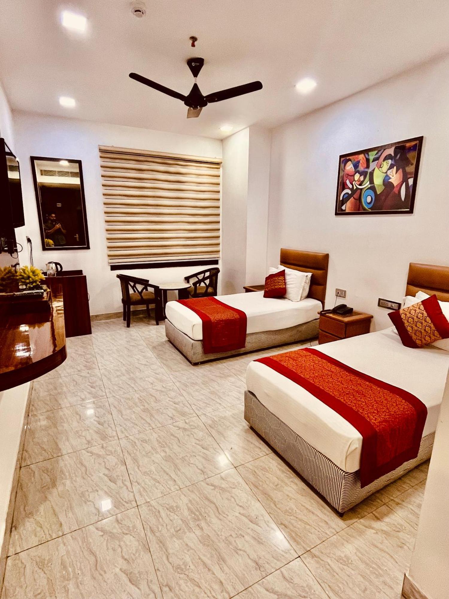 Amora Rooms Dwarka 뉴델리 외부 사진