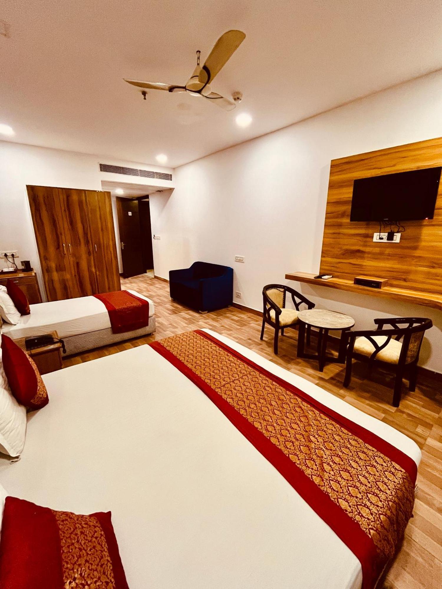 Amora Rooms Dwarka 뉴델리 외부 사진